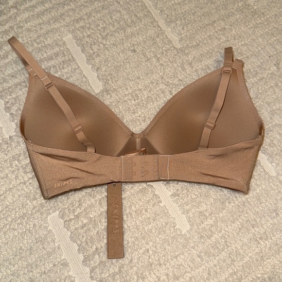 NWT SKIMS Wireless Form T-Shirt Bra 32C - Picture 3 of 5